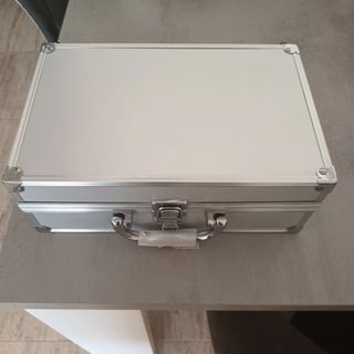 Dos maletines de maquillaje