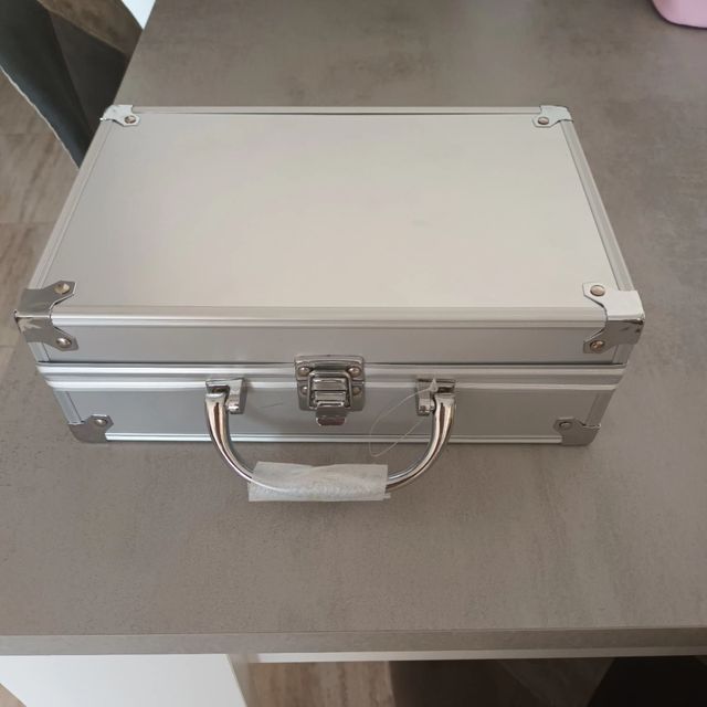 Dos maletines de maquillaje