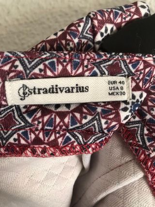 Falda con estampado Stradivarius 