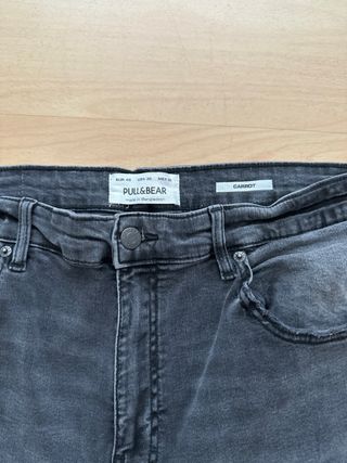 Pantalon vaquero gris pull&bear 