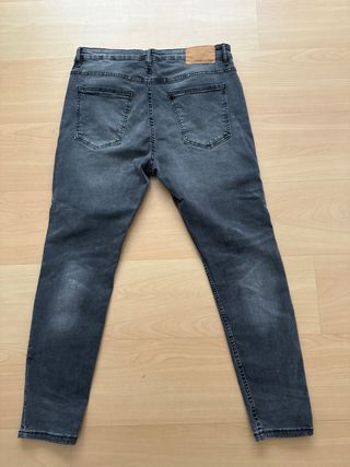 Pantalon vaquero gris pull&bear 