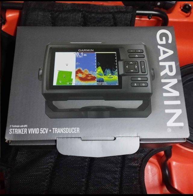 Kayak de pesca con motor torquedo.