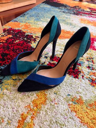 Tommy y Zara - Zapatos nuevos 