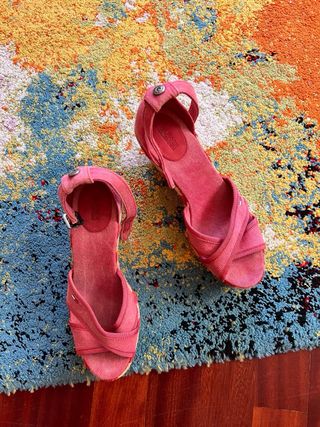Tommy y Zara - Zapatos nuevos 