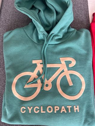 Chalecos y sudaderas 
