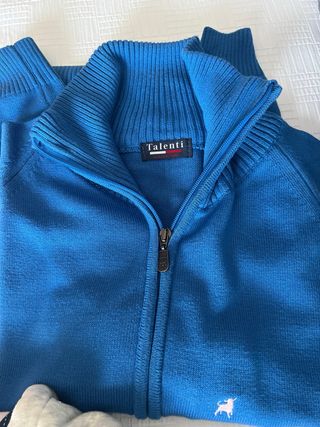 Chalecos y sudaderas 