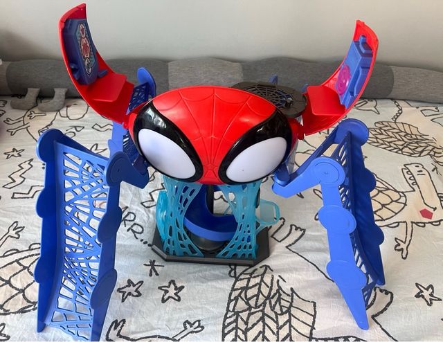 Aracno cuartel Spidey