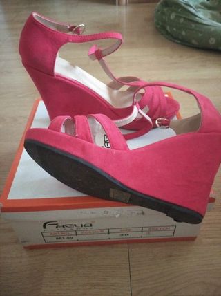 Sandalias rojas cuña 