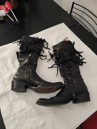 Texani Stivali di pelle con frange.