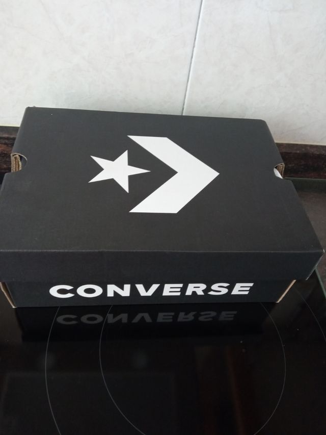Converse T/35.