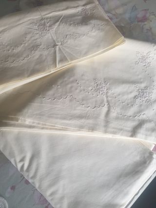 Juego de sabanas bordado antiguo