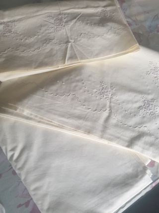 Juego de sabanas bordado antiguo