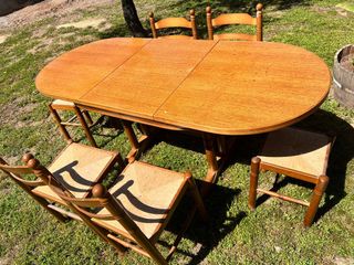 Conjunto mesa ,sillas cocina y dos taburetes