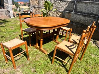 Conjunto mesa ,sillas cocina y dos taburetes