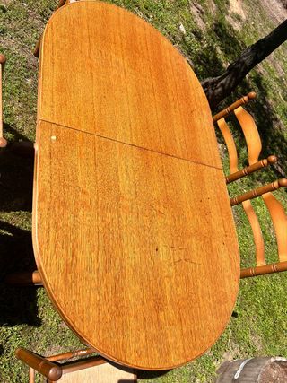 Conjunto mesa ,sillas cocina y dos taburetes