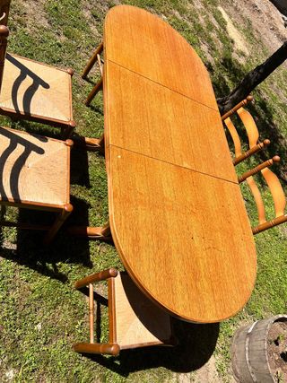 Conjunto mesa ,sillas cocina y dos taburetes
