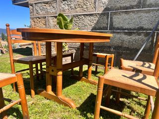 Conjunto mesa ,sillas cocina y dos taburetes