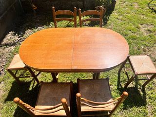 Conjunto mesa ,sillas cocina y dos taburetes