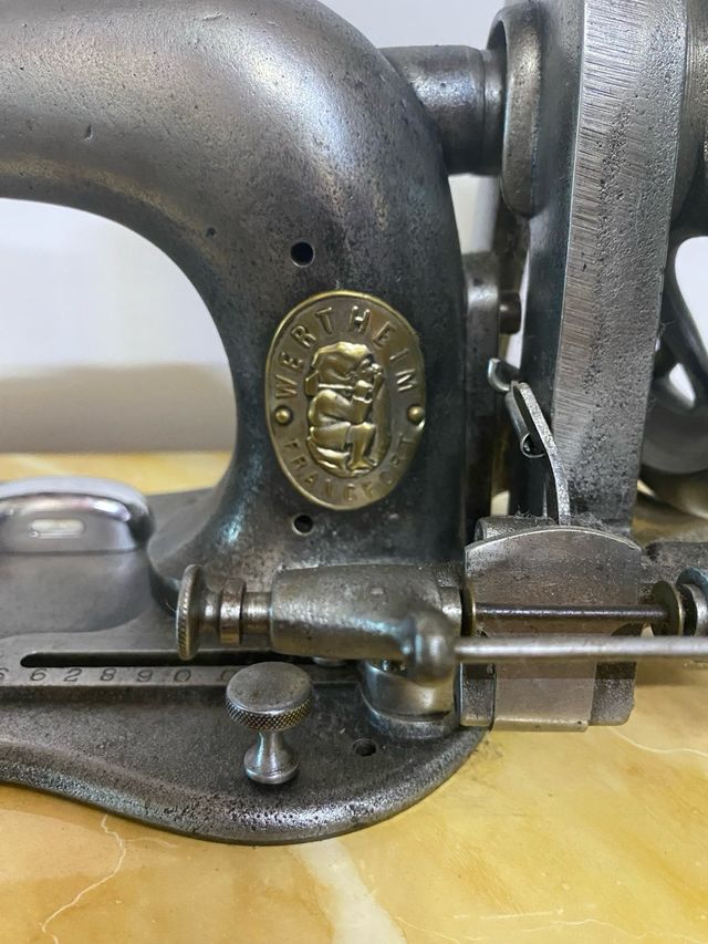 Maquina antigua wertheim.