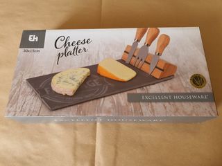 Piatto per formaggi in ardesia con coltelli