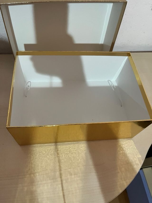 Caja michael kors dorada