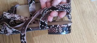 Sandalias romanas 39. piel sintética serpiente