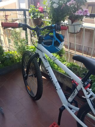 BICICLETA INFANTIL ROCKRIDER 300 BLANCA DE 24"