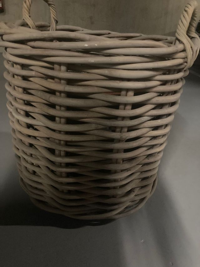 Macetero muy grande. Cubre maceta. Espectacular