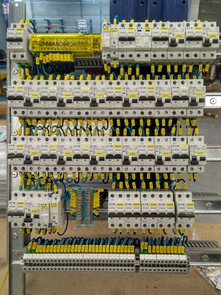 Electricista, cuadrista.