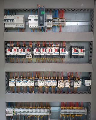 Electricista, cuadrista.