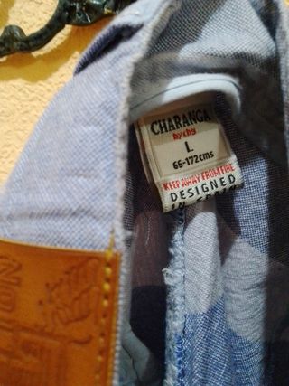 Pantalón corto de hombre de rayas.