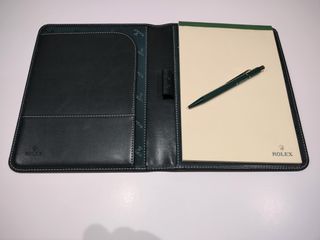 Carpeta Rolex Bloc con Boligrafo Caran D´Ache 849