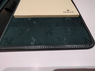 Carpeta Rolex Bloc con Boligrafo Caran D´Ache 849
