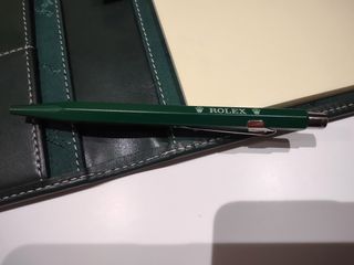 Carpeta Rolex Bloc con Boligrafo Caran D´Ache 849