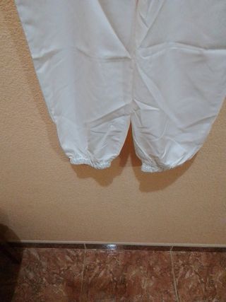 Pantalón de mujer blanco largo.