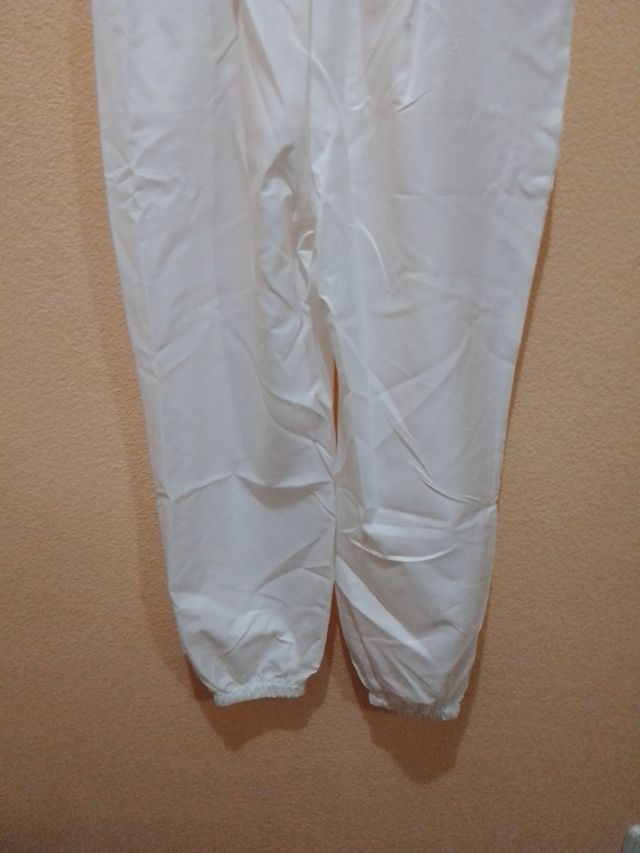 Pantalón de mujer blanco largo.
