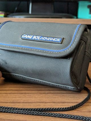GAMEBOY ADVANCE + REGALO FUNDA y CABLE LINK 