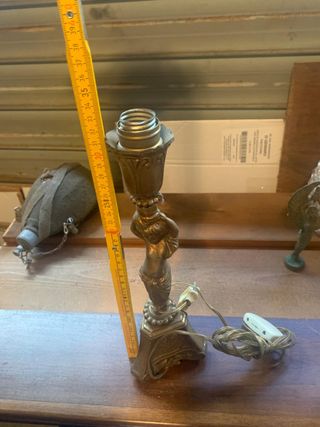 Abat jour con una statua in ottone