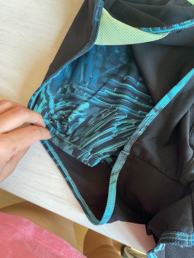 Pantalón deportivo corto