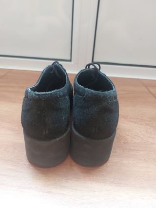 Zapato negro tacón baja ancho