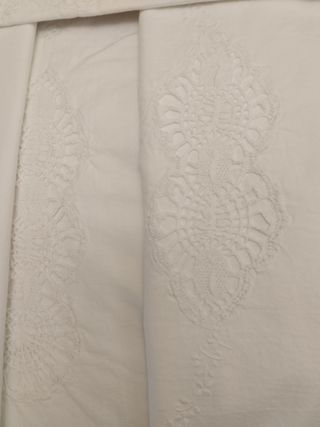 Sábanas de matrimonio bordadas.