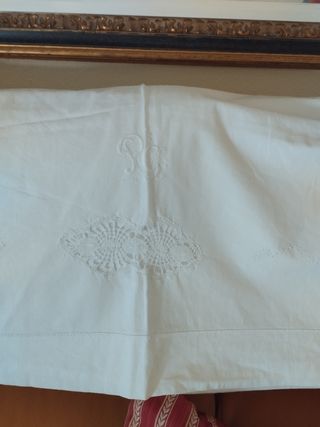 Sábanas de matrimonio bordadas.