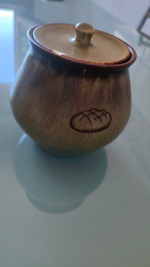 Cuenco con tapa de barro