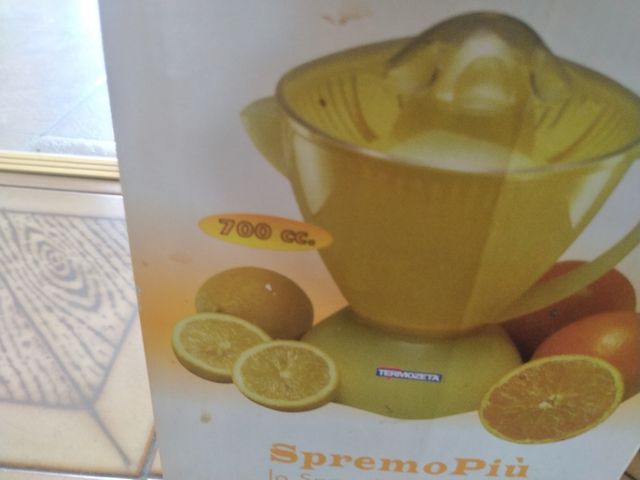 Spremi agrumi elettrico