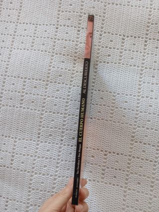 LIBRO "EL CUERPO HUMANO AL DESCUBIERTO"