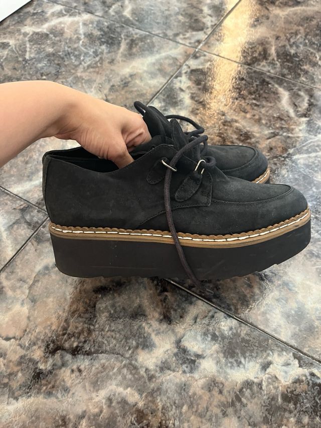 Zapato negro de vestir