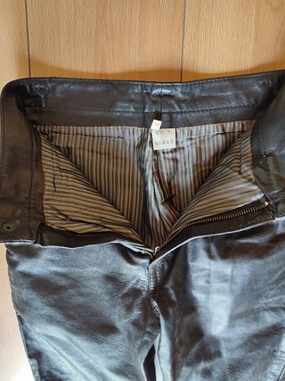 Pantalón de cuero en buen estado