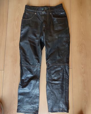 Pantalón de cuero en buen estado