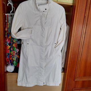 Trench zara talla M color hueso