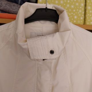 Trench zara talla M color hueso